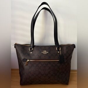 COACH GALLERY TOTE IN SIGNATURE CANVAS BROWN